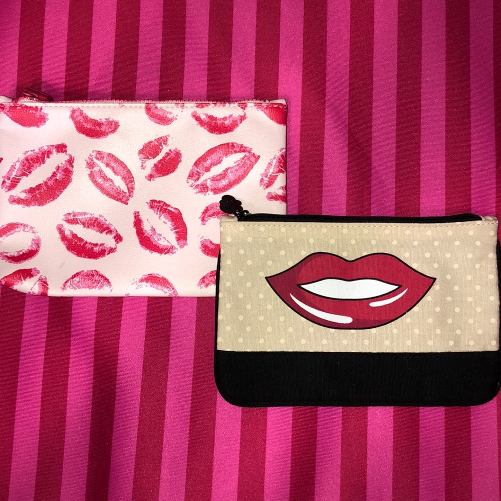 Lips kisses cosmetic zip pouch set